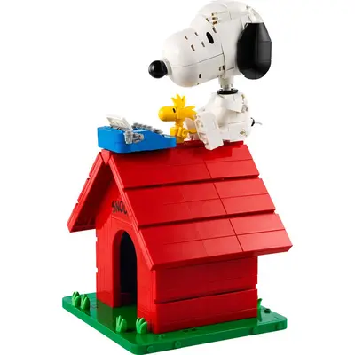 Peanuts: Snoopy's Doghouse